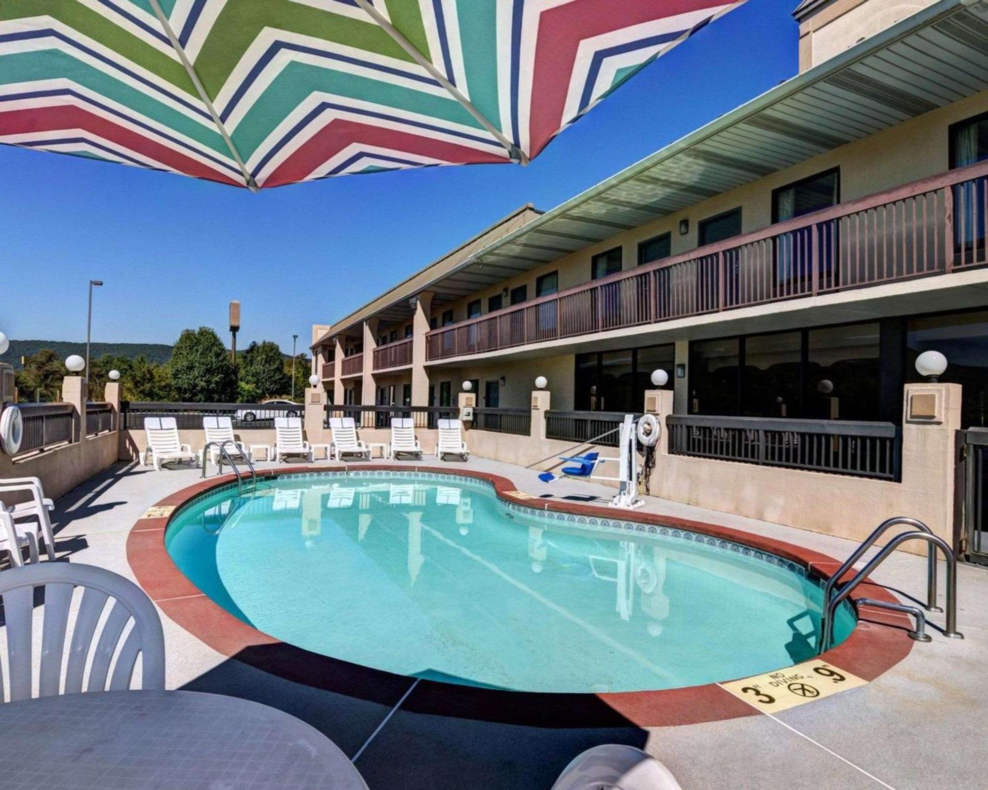 Quality Inn Troutville - Roanoke North Екстер'єр фото