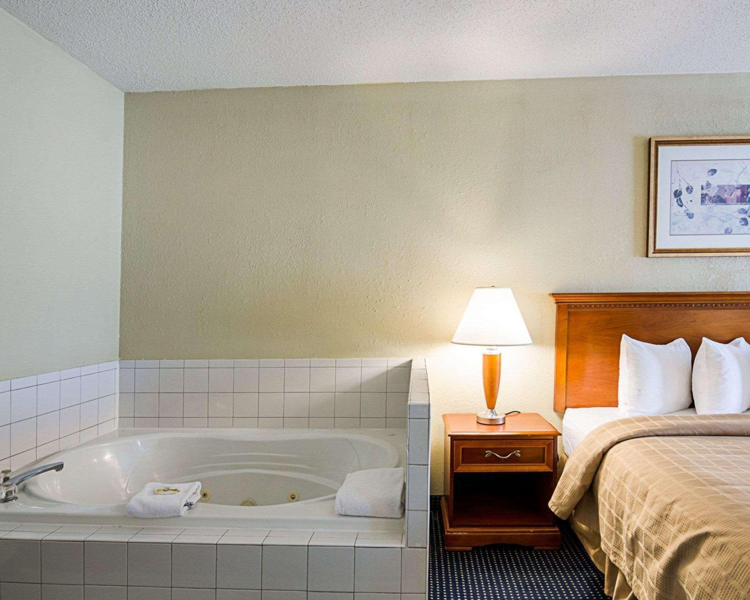 Quality Inn Troutville - Roanoke North Екстер'єр фото