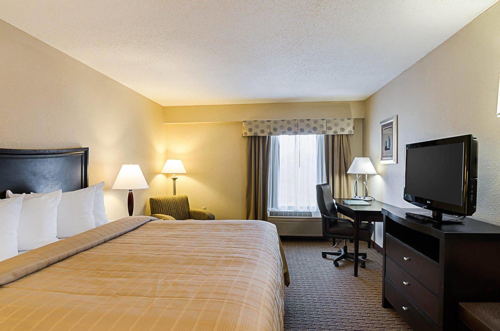 Quality Inn Troutville - Roanoke North Екстер'єр фото