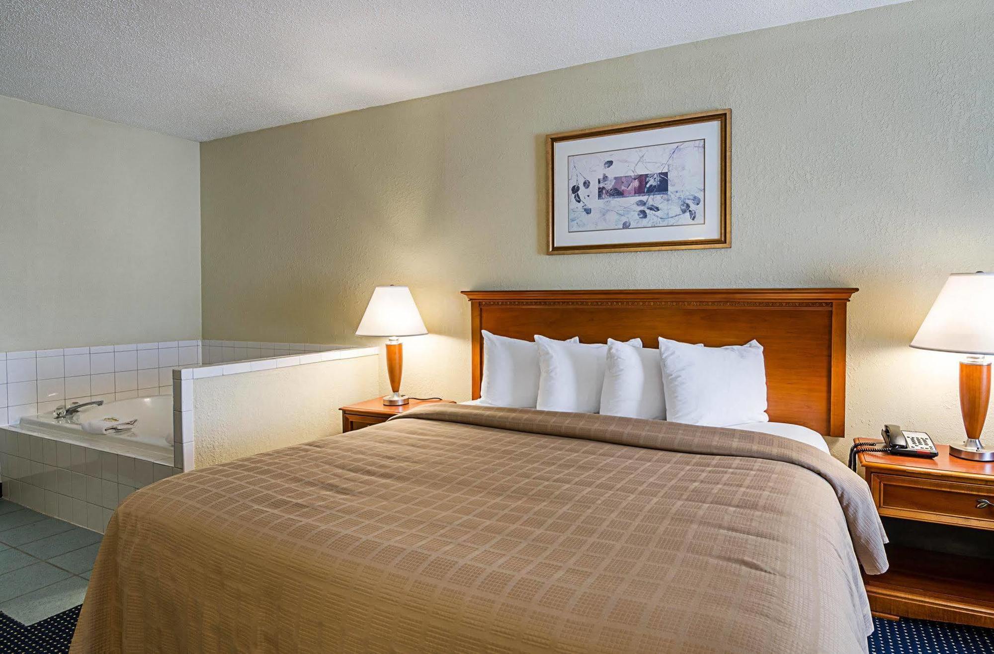 Quality Inn Troutville - Roanoke North Екстер'єр фото