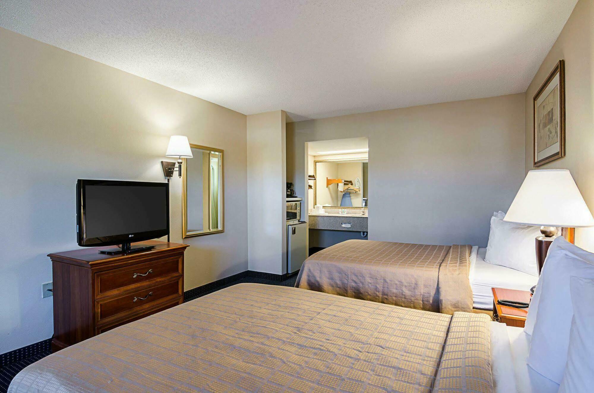 Quality Inn Troutville - Roanoke North Екстер'єр фото